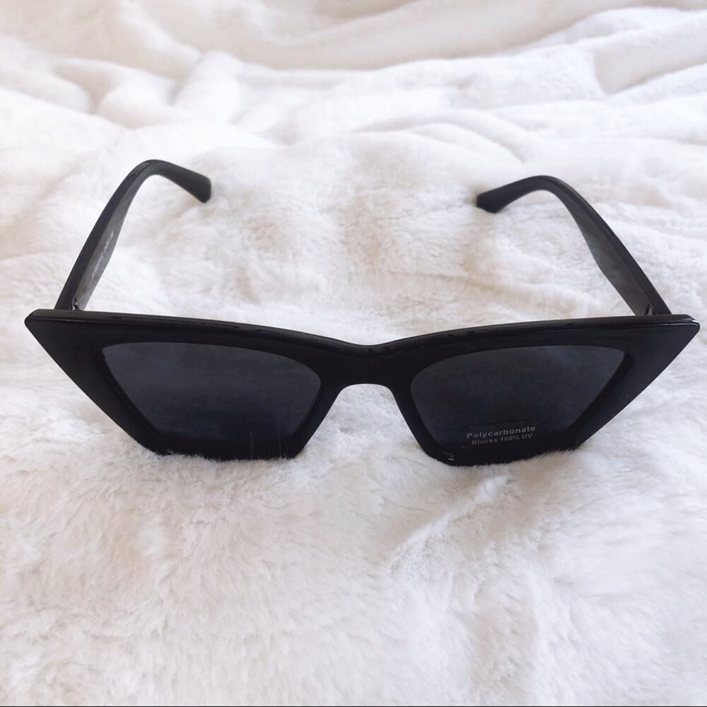 Kendra Black Full Rim Pointed Fashion Sunglasses - Picture 5 of 9